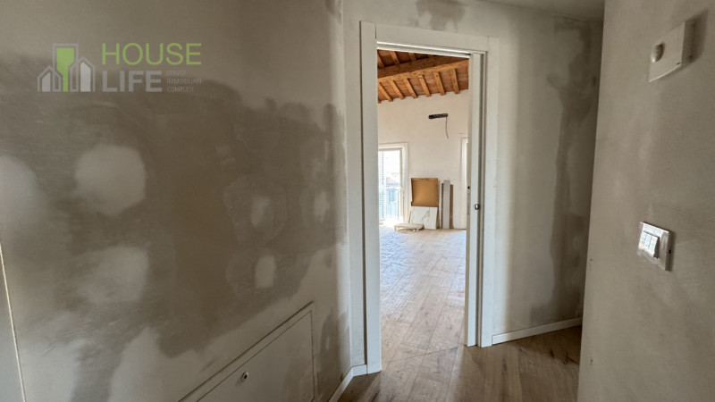 ZANE': Nuovo APPARTAMENTO BICAMERE mansardato dalle generose dimensioni con studio e soppalco, so...