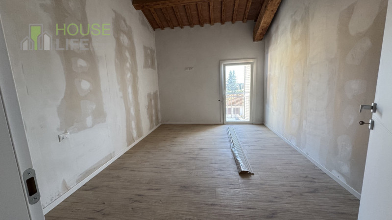 ZANE': Nuovo APPARTAMENTO BICAMERE mansardato dalle generose dimensioni con studio e soppalco, so...