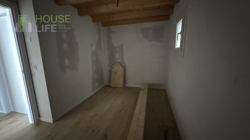 ZANE': Nuovo APPARTAMENTO BICAMERE mansardato dalle generose dimensioni con studio e soppalco, so...