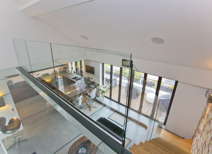 Affascinante abitazione su due livelli con grande terrazza abitabile

All'interno di un palazzett...