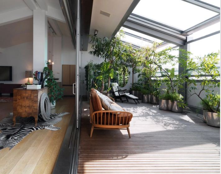 Affascinante abitazione su due livelli con grande terrazza abitabile

All'interno di un palazzett...