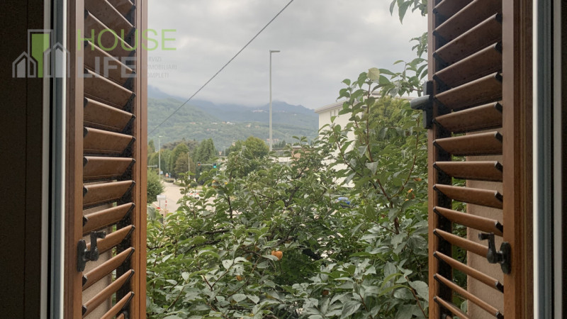 SCHIO-CENTRO: In contesto di sole tre unità di nuova ristrutturazione integrale, luminoso e spazi...