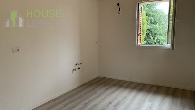 SCHIO-CENTRO: In contesto di sole tre unità di nuova ristrutturazione integrale, luminoso e spazi...