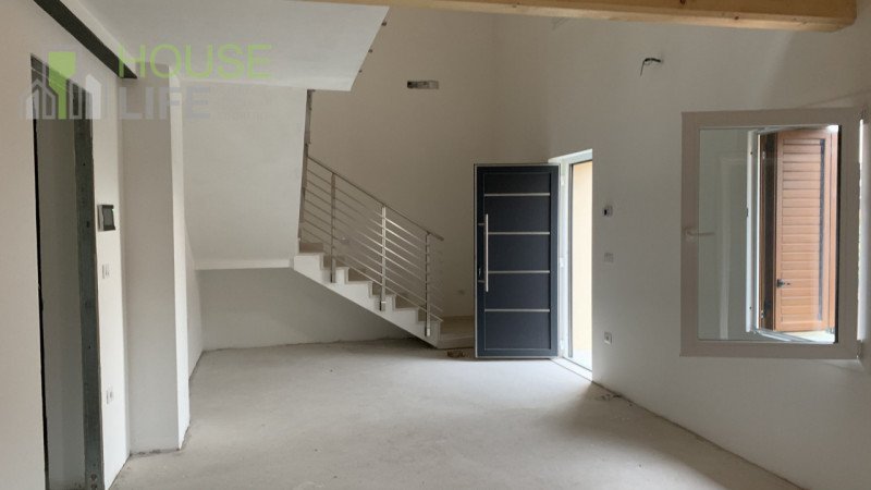 SCHIO-CENTRO: In contesto di tre unità di nuova ristrutturazione integrale, affascinante DUPLEX i...