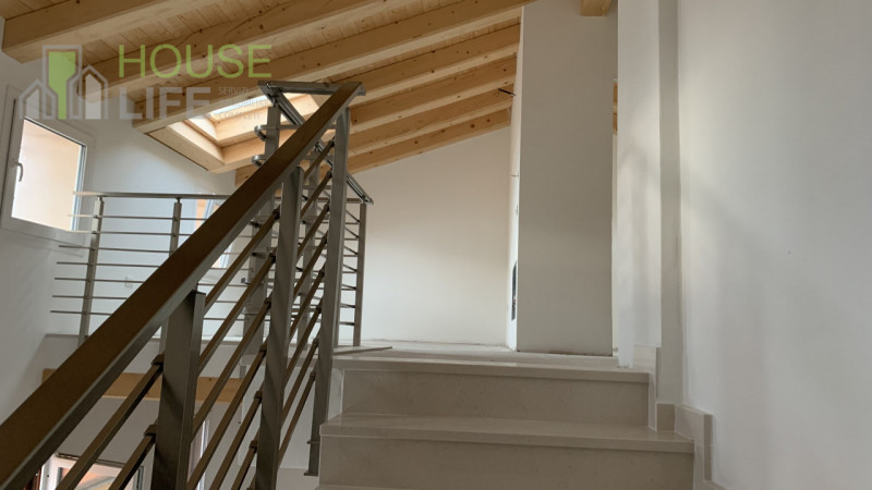 SCHIO-CENTRO: In contesto di tre unità di nuova ristrutturazione integrale, affascinante DUPLEX i...