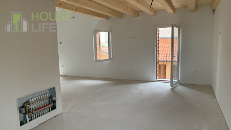 SCHIO-CENTRO: In contesto di tre unità di nuova ristrutturazione integrale, affascinante DUPLEX i...