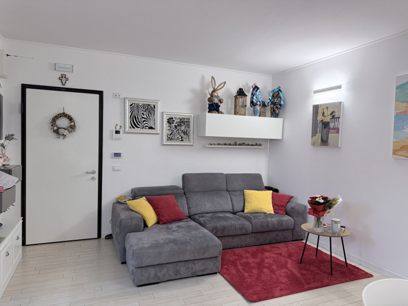 (Per INFO Fabrizio 333 7743912) Questo immobile è perfetto per famiglie che cercano spazio e comf...