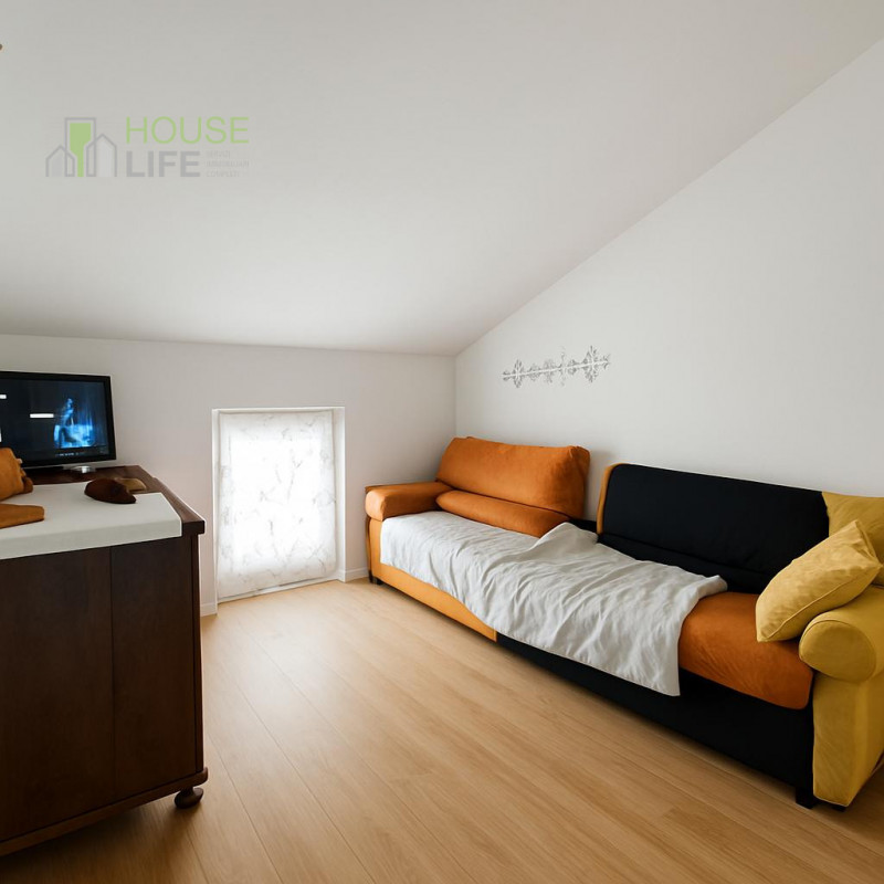 Torrebelvicino: Proponiamo in vendita un accogliente appartamento trilocale mansardato di circa 6...