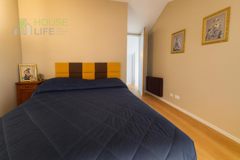 TORREBELVICINO: APPARTAMENTO TRILOCALE MANSARDATO posto al secondo piano composto da zona giorno ...