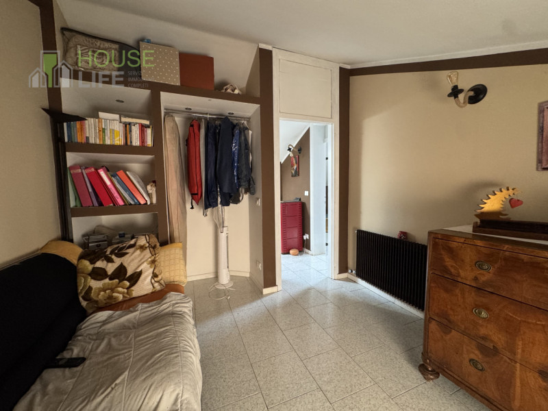 Torrebelvicino: Proponiamo in vendita un accogliente appartamento trilocale mansardato di circa 6...