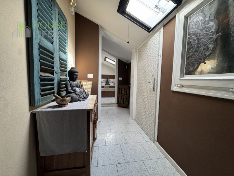 Torrebelvicino: Proponiamo in vendita un accogliente appartamento trilocale mansardato di circa 6...