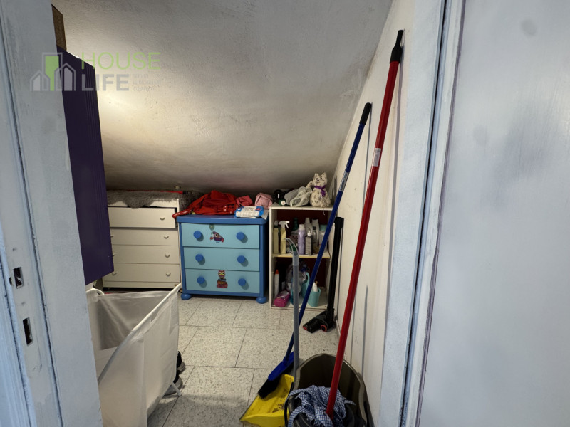 Torrebelvicino: Proponiamo in vendita un accogliente appartamento trilocale mansardato di circa 6...