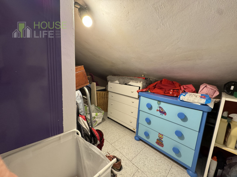 Torrebelvicino: Proponiamo in vendita un accogliente appartamento trilocale mansardato di circa 6...