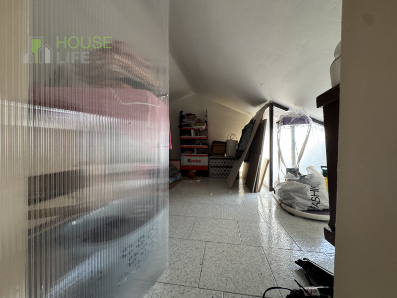 Torrebelvicino: Proponiamo in vendita un accogliente appartamento trilocale mansardato di circa 6...