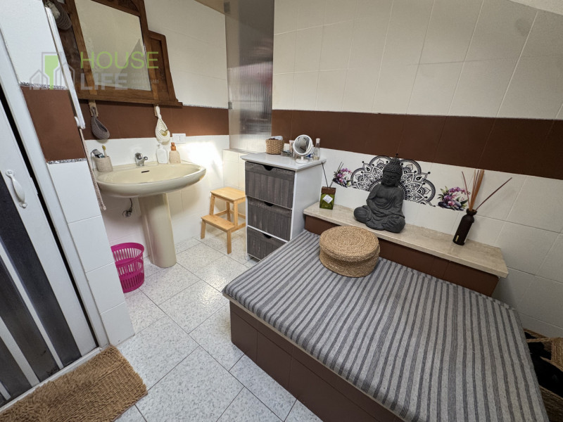 Torrebelvicino: Proponiamo in vendita un accogliente appartamento trilocale mansardato di circa 6...