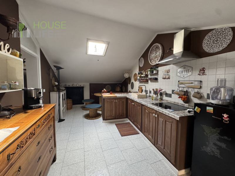 TORREBELVICINO: APPARTAMENTO TRILOCALE MANSARDATO posto al secondo piano composto da zona giorno ...