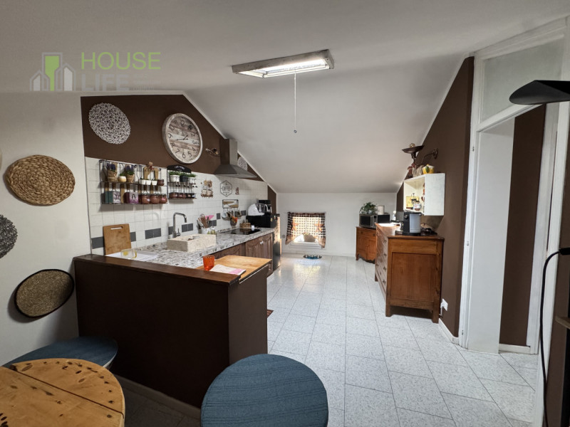 TORREBELVICINO: APPARTAMENTO TRILOCALE MANSARDATO posto al secondo piano composto da zona giorno ...