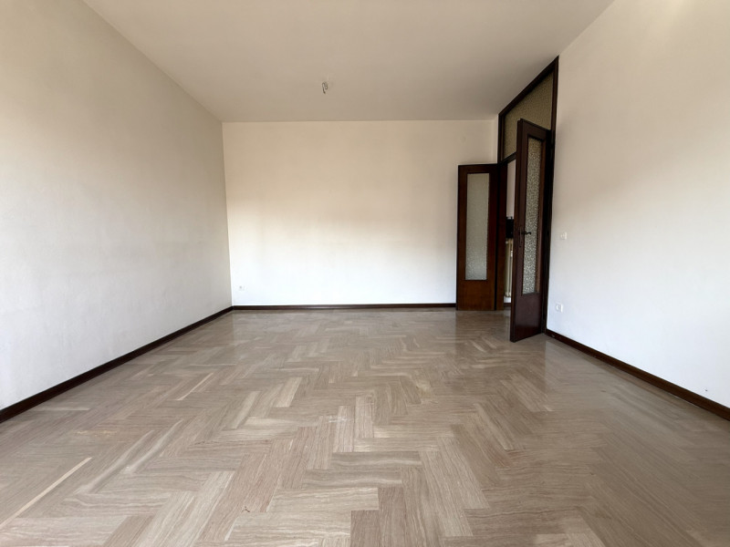 Nel cuore del quartiere residenziale di Ferri, ad Albignasego, proponiamo in vendita un ampio app...