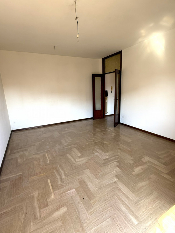 Nel cuore del quartiere residenziale di Ferri, ad Albignasego, proponiamo in vendita un ampio app...