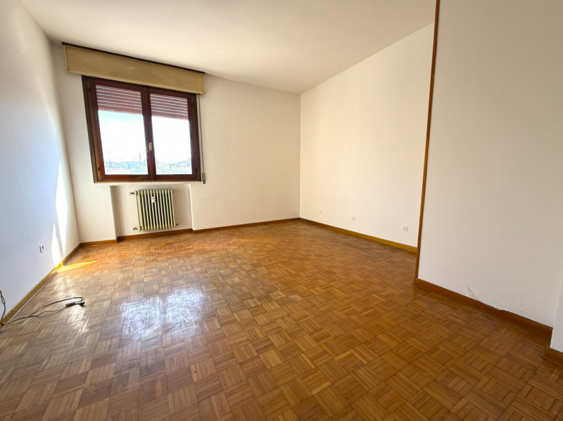 Nel cuore del quartiere residenziale di Ferri, ad Albignasego, proponiamo in vendita un ampio app...