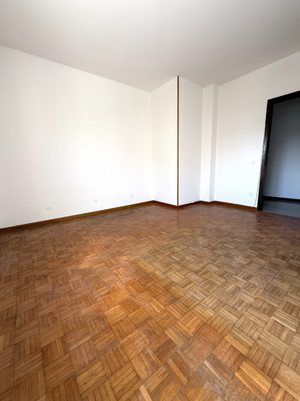 Nel cuore del quartiere residenziale di Ferri, ad Albignasego, proponiamo in vendita un ampio app...