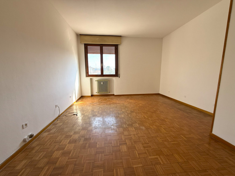 Nel cuore del quartiere residenziale di Ferri, ad Albignasego, proponiamo in vendita un ampio app...