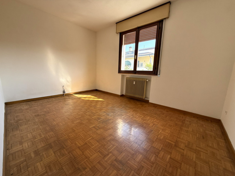 Nel cuore del quartiere residenziale di Ferri, ad Albignasego, proponiamo in vendita un ampio app...