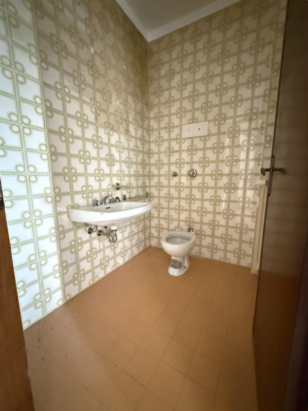 Nel cuore del quartiere residenziale di Ferri, ad Albignasego, proponiamo in vendita un ampio app...