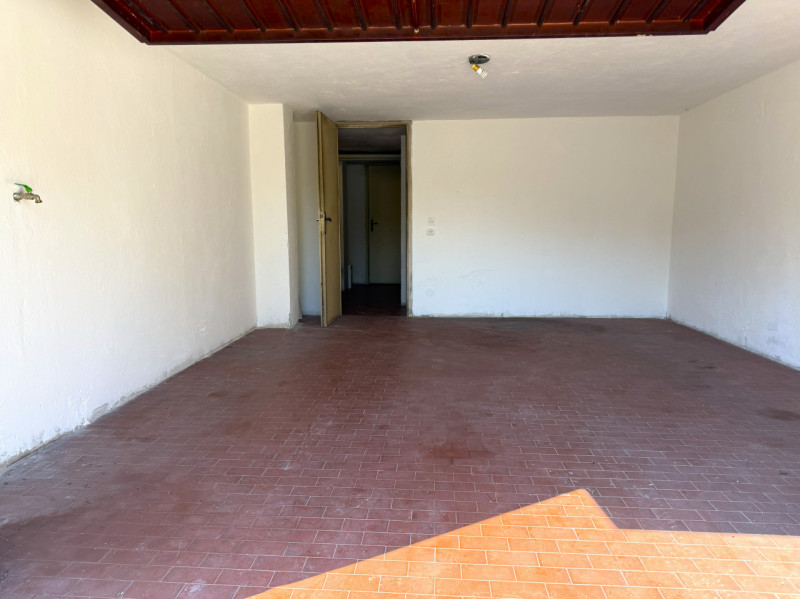 Nel cuore del quartiere residenziale di Ferri, ad Albignasego, proponiamo in vendita un ampio app...