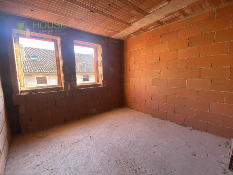 PIOVENE ROCCHETTE-CENTRO: posizionata all'interno di una corte del centro paese, CASA A SCHIERA d...