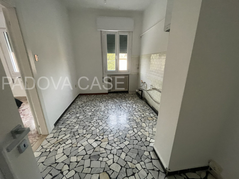 Scopri questo splendido appartamento di 150 mq situato all'ultimo piano di una quadrifamiliare ne...