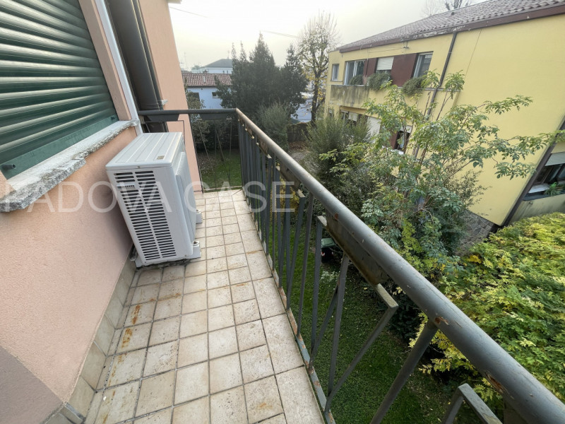 Scopri questo splendido appartamento di 150 mq situato all'ultimo piano di una quadrifamiliare ne...