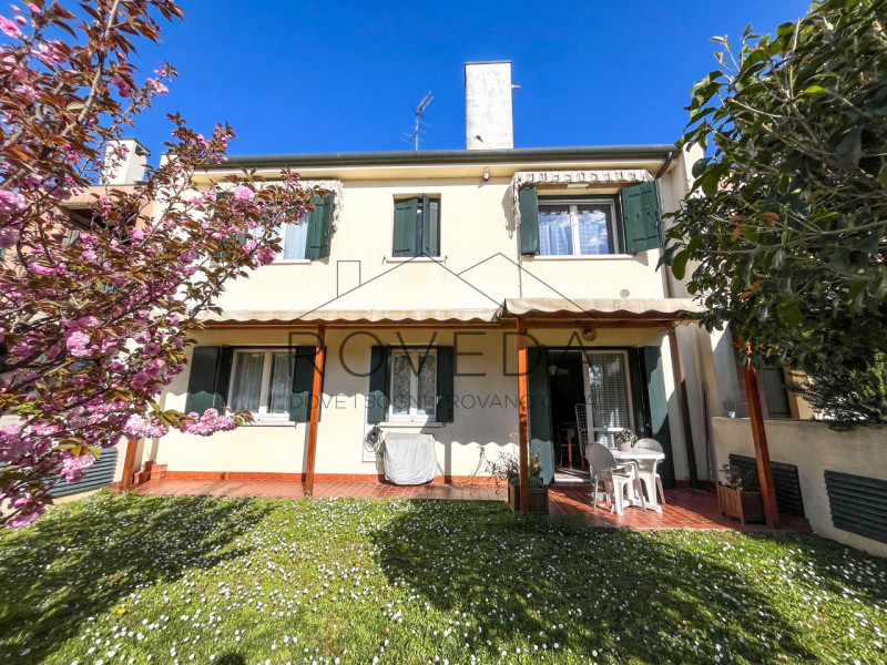 LE GRAZIE - CASIER

RIFERIMENTO: CR21

L'agenzia Roveda Immobiliare ha il piacere di proporre in ...