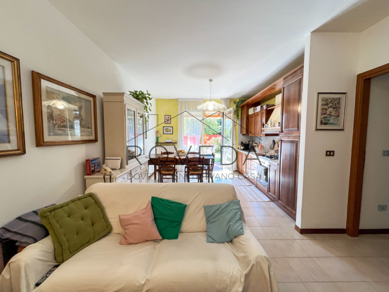 LE GRAZIE - CASIER

RIFERIMENTO: CR21

L'agenzia Roveda Immobiliare ha il piacere di proporre in ...