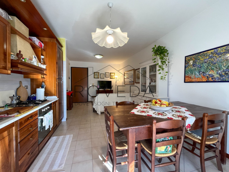 LE GRAZIE - CASIER

RIFERIMENTO: CR21

L'agenzia Roveda Immobiliare ha il piacere di proporre in ...