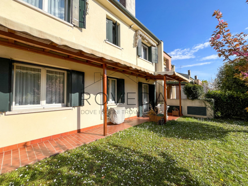 LE GRAZIE - CASIER

RIFERIMENTO: CR21

L'agenzia Roveda Immobiliare ha il piacere di proporre in ...