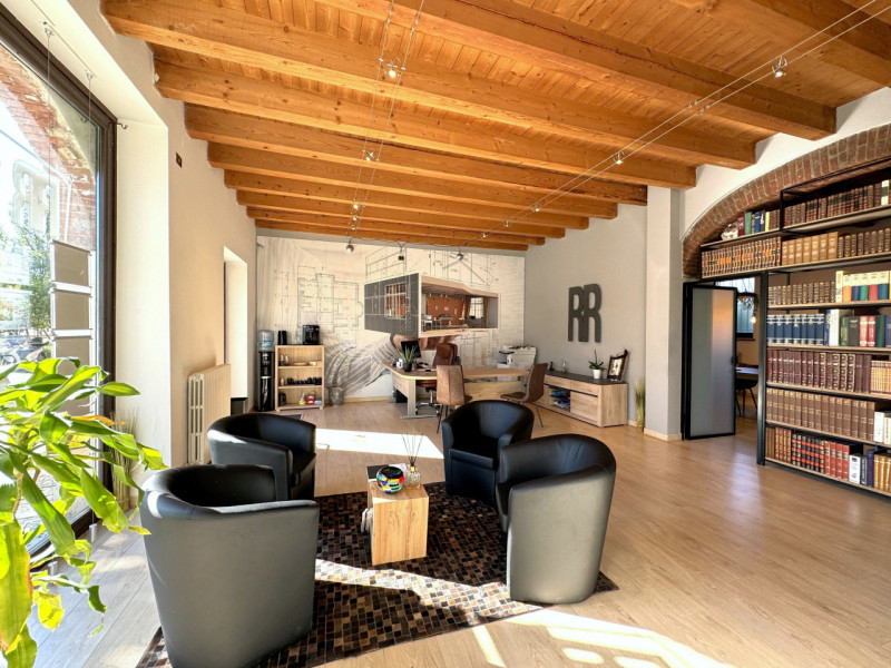 Nel cuore di Magrè di Schio, proponiamo in vendita una dimora storica totalmente da ristrutturare...