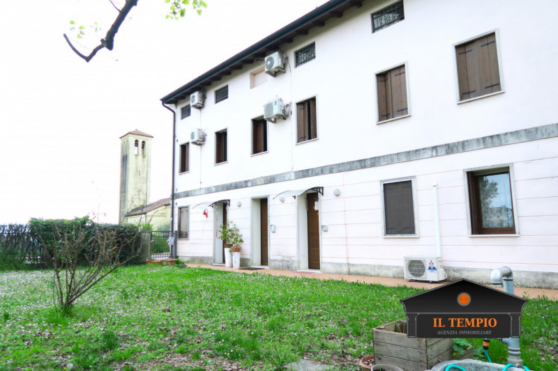 Affittasi appartamento con ampia mansarda in contesto tranquillo e riservato

In curato contesto ...