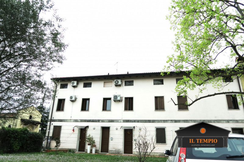 Affittasi appartamento con ampia mansarda in contesto tranquillo e riservato

In curato contesto ...