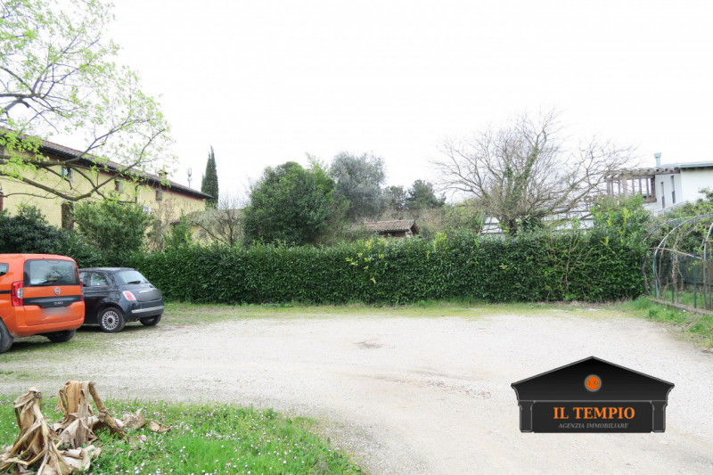 Affittasi appartamento con ampia mansarda in contesto tranquillo e riservato

In curato contesto ...