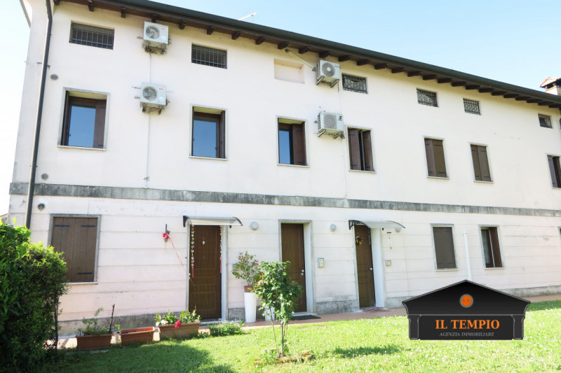 Affittasi appartamento con ampia mansarda in contesto tranquillo e riservato

In curato contesto ...