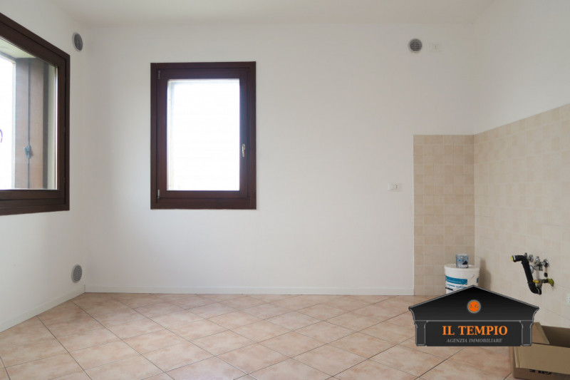 Affittasi appartamento con ampia mansarda in contesto tranquillo e riservato

In curato contesto ...