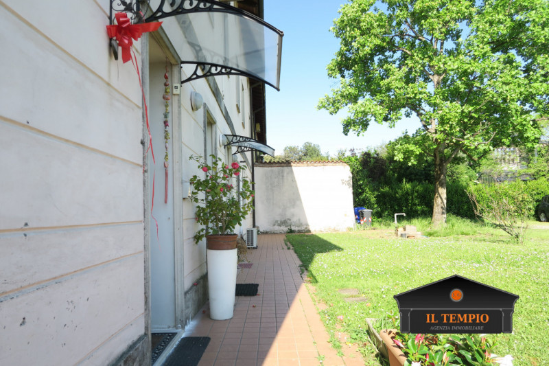 Affittasi appartamento con ampia mansarda in contesto tranquillo e riservato

In curato contesto ...