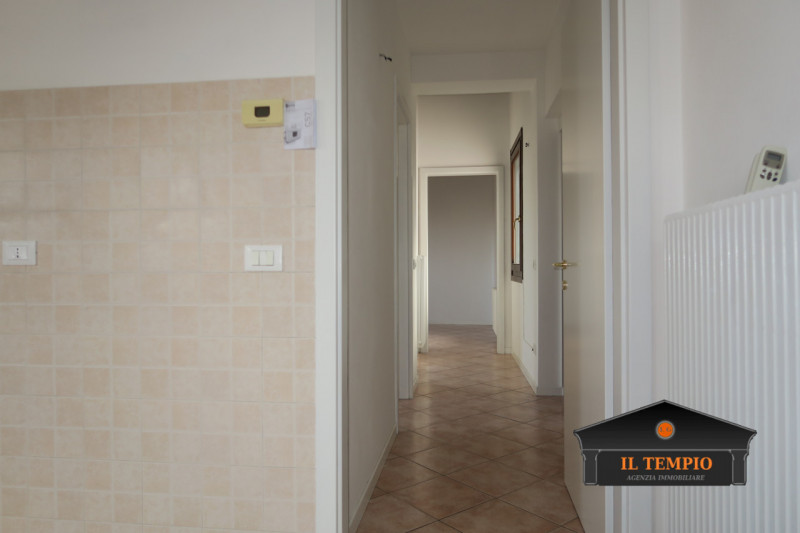 Affittasi appartamento con ampia mansarda in contesto tranquillo e riservato

In curato contesto ...