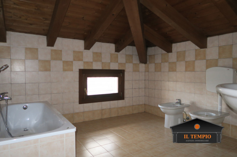 Affittasi appartamento su due livelli in contesto tranquillo

Proponiamo in affitto appartamento ...