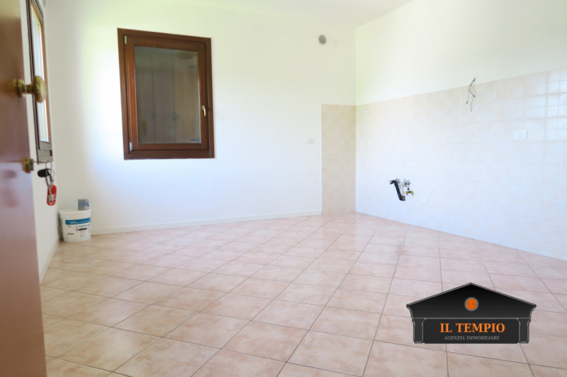 Affittasi appartamento con ampia mansarda in contesto tranquillo e riservato

In curato contesto ...