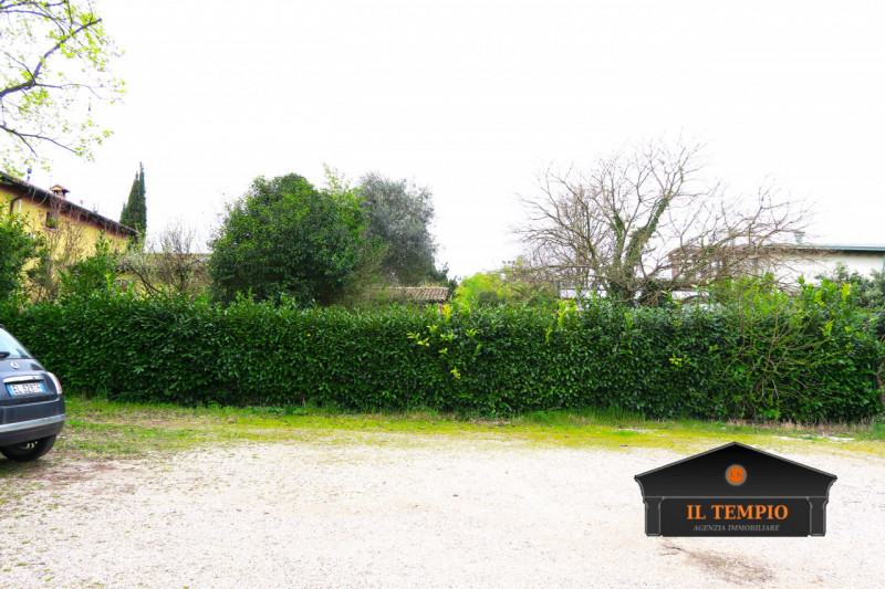 Affittasi appartamento con ampia mansarda in contesto tranquillo e riservato

In curato contesto ...