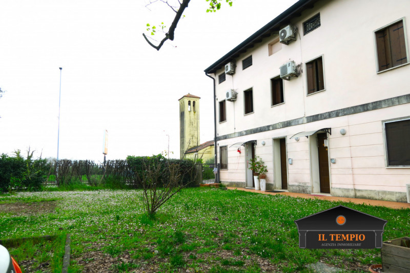 Affittasi appartamento con ampia mansarda in contesto tranquillo e riservato

In curato contesto ...