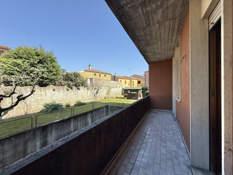 Ciao da Arcobaleno Immobiliare, se stai cercando uno spazioso appartamento, allora non farti scap...