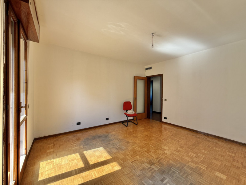 Ciao da Arcobaleno Immobiliare, se stai cercando uno spazioso appartamento, allora non farti scap...